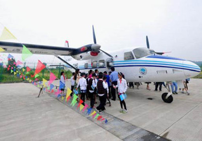 东海分局 海监东海航空支队机库向青少年开放